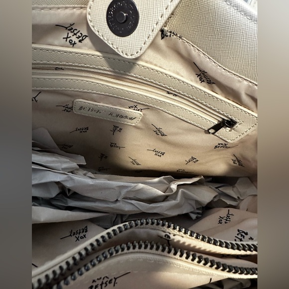 Betsy Johnson XOKiara2 Embossed Bow Tote & Wristlet NWT - Picture 6 of 8